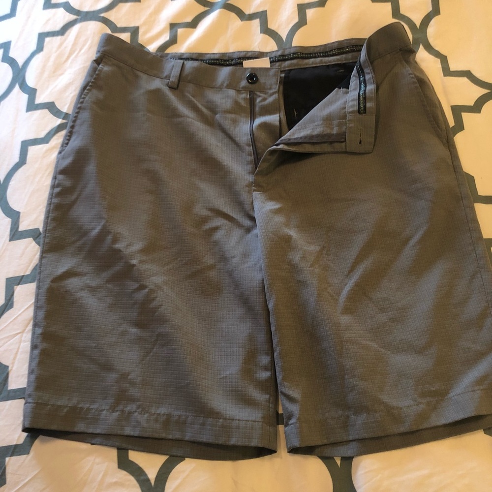 Men’s Gray Izod Golf Shorts 36